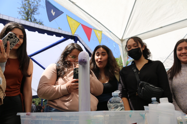 imagen Facultad de Química y Biología se transformó en el epicentro de la divulgación científica tras la reedición de su 13° Feria Científica