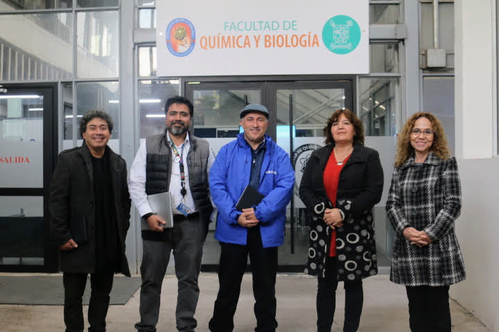 Facultad de Química y Biología sostiene reunión estratégica con representante de Asociación de Industriales Químicos de Chile
