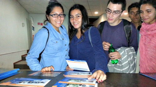 Estudiantes de Bachillerato participan de charla informativa realizada por la Facultad