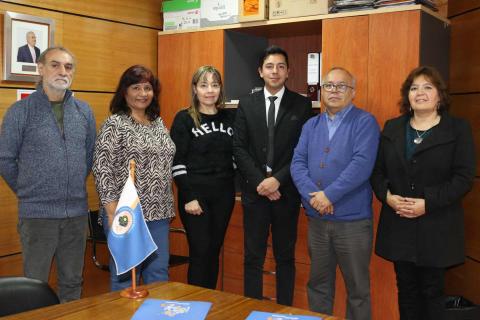 imagen Liceo de Administración delegada firma su primer convenio con la Facultad de Química y Biología
