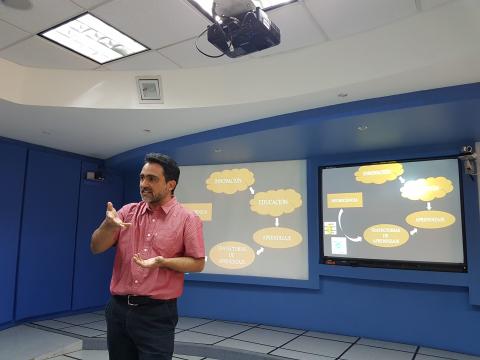 imagen Académico de la Facultad realiza charla de Neurociencia y Educación en México