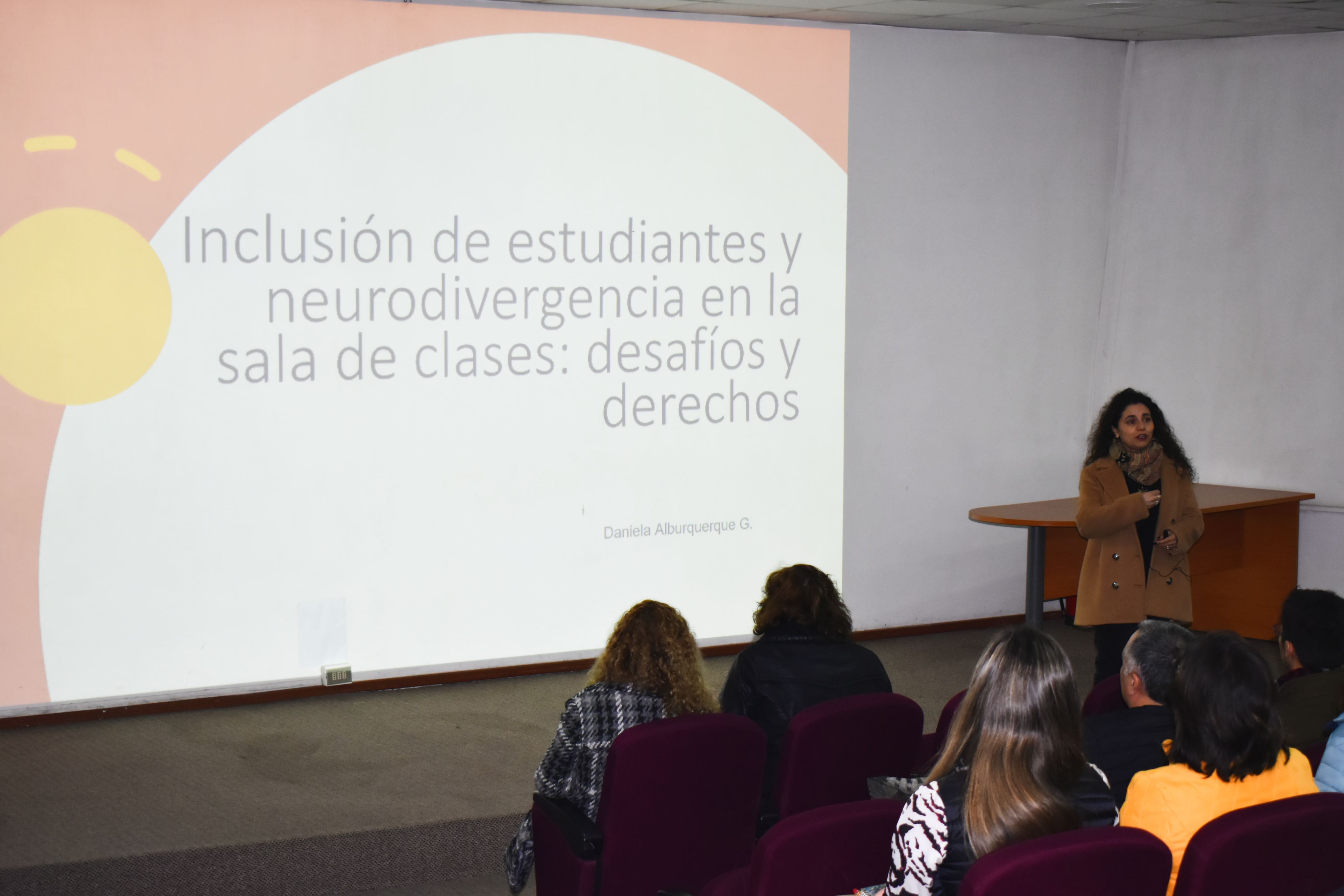 imagen Facultad de Química y Biología se reúne a compartir experiencias y estrategias para inclusión de sus estudiantes