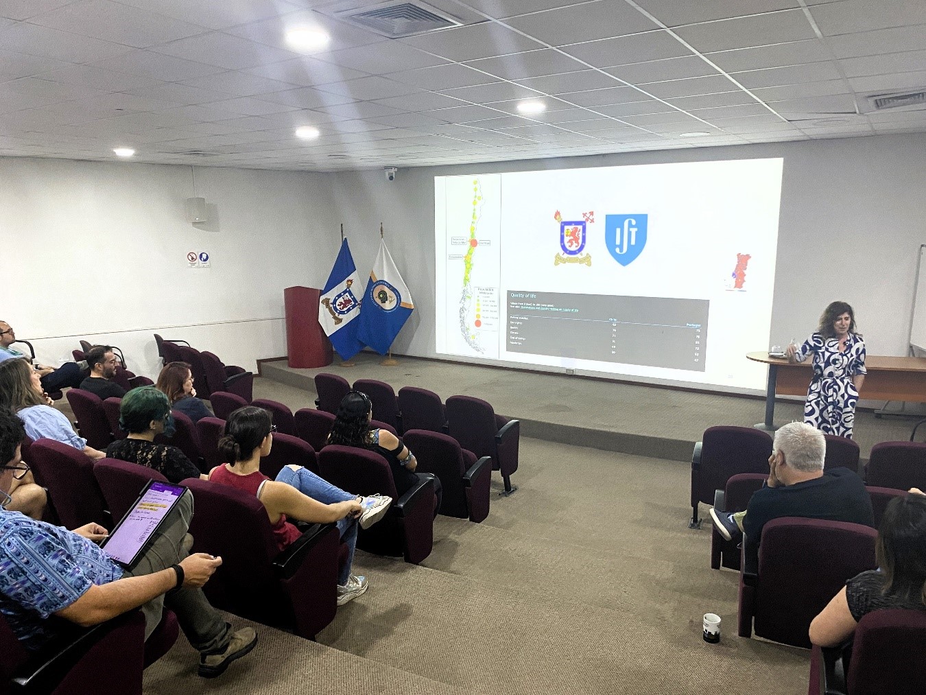 Comunidad académica y estudiantil participa en curso de Química Bioinorgánica con la visita de Dra. Isabel Correia 