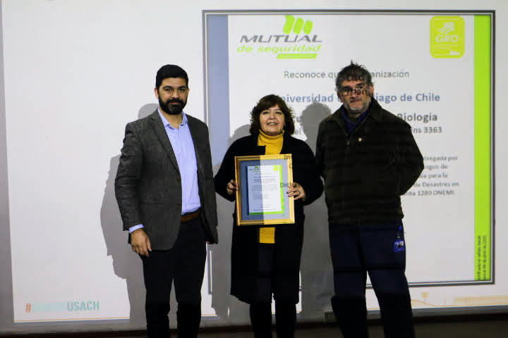 Facultad de Química y Biología se transforma en la primera unidad en la universidad en certificarse en la Gestión de Riesgos de Desastres	