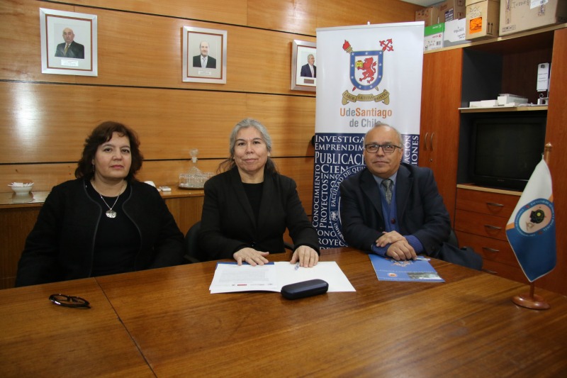 imagen Facultad de Química y Biología sella convenio de colaboración con PAR Explora de CONICYT Región Metropolitana Sur Poniente