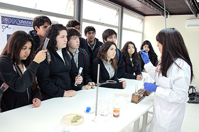 Destacados estudiantes diseñarán proyectos científicos en la Facultad de Química y Biología