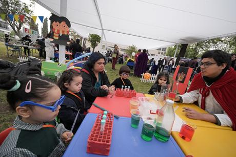 imagen Inspirada en Harry Potter se inauguró la décima cuarta versión de la Feria Científica de la Usach