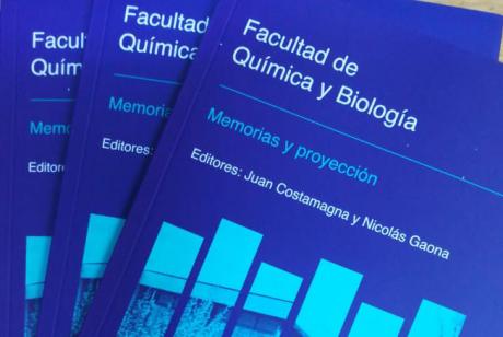 imagen Presentan libro que destaca la historia de la Facultad de Química y Biología de nuestro Plantel