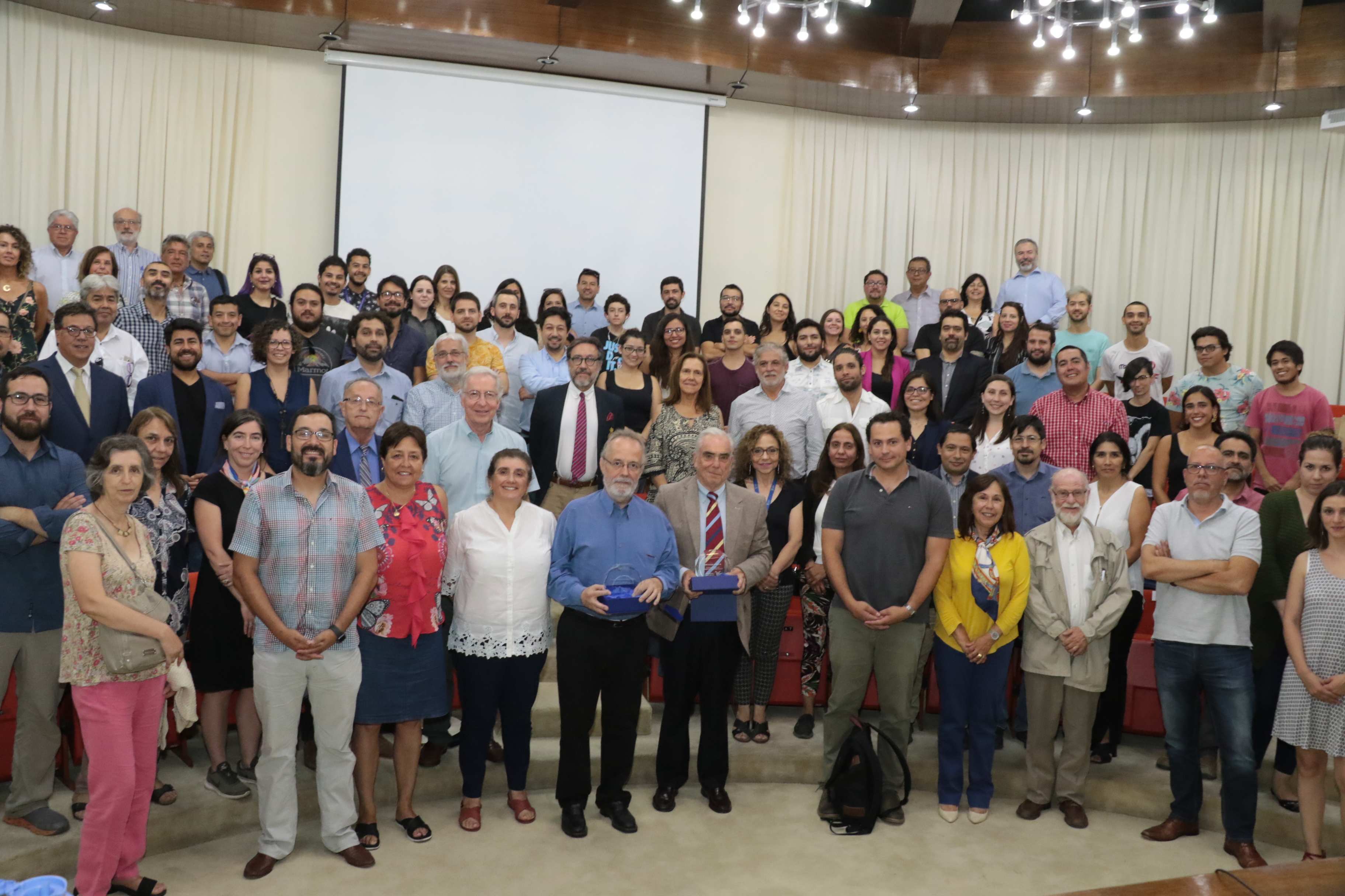 imagen Académicos reciben reconocimiento a su trayectoria y a su destacado rol en la formación de generaciones de científicos Académicos reciben reconocimiento a su trayectoria y a su destacado rol en la formación de generaciones de científicos 