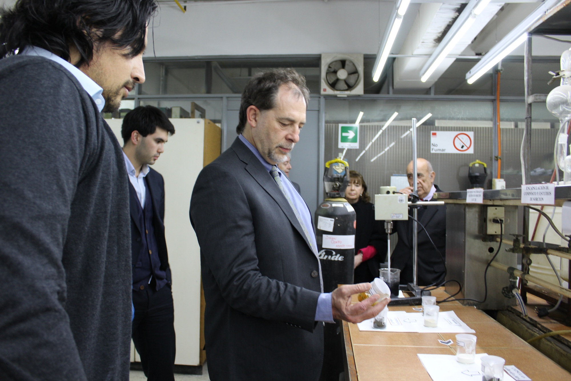 Senador Guido Girardi valora el trabajo multidisciplinario que desarrolla el Cedenna en nuestro país