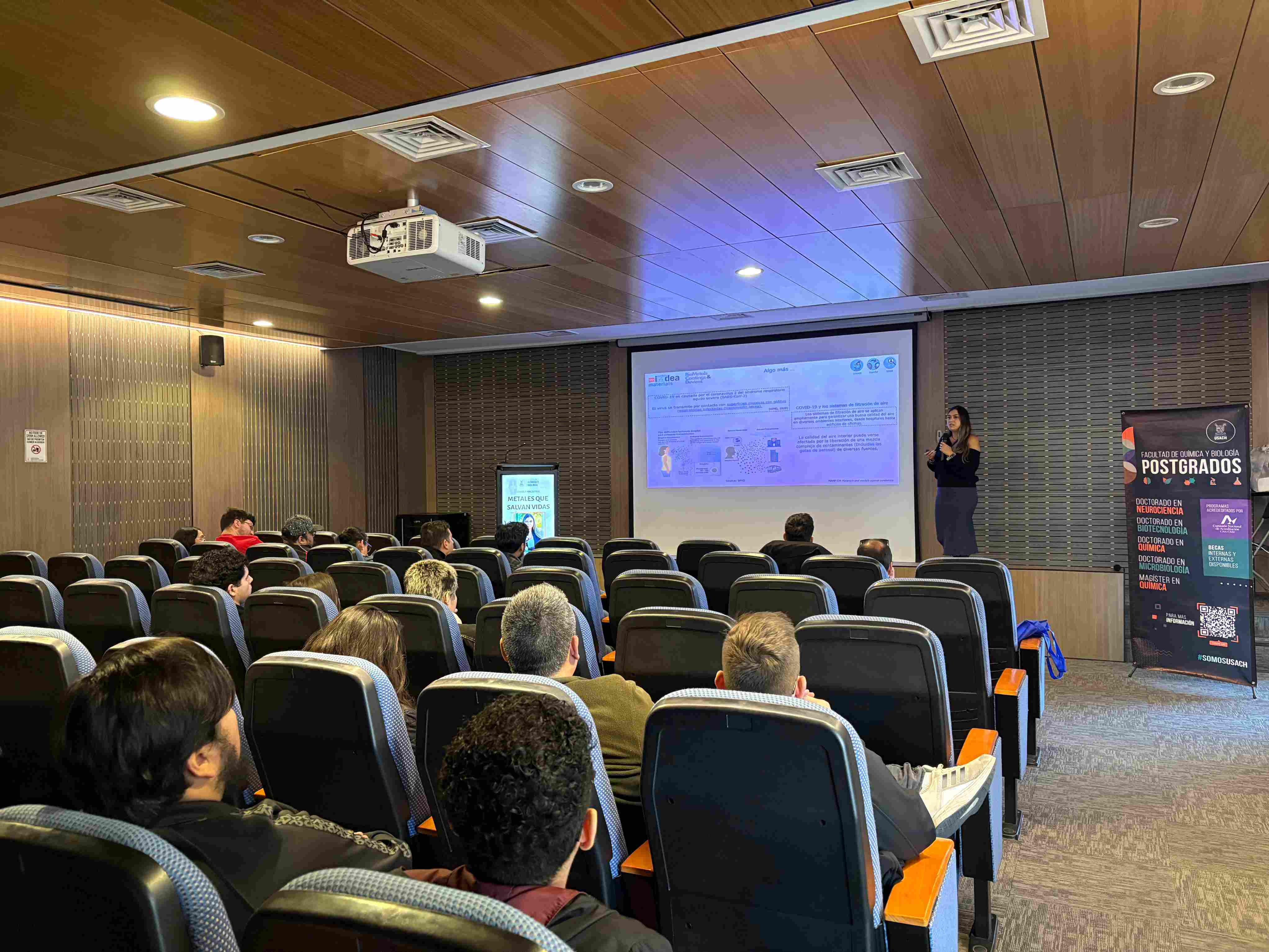 Investigadora del IMDEA Materials de Madrid comparte avances en biomateriales y proyecta colaboraciones con la Facultad de Química y Biología 