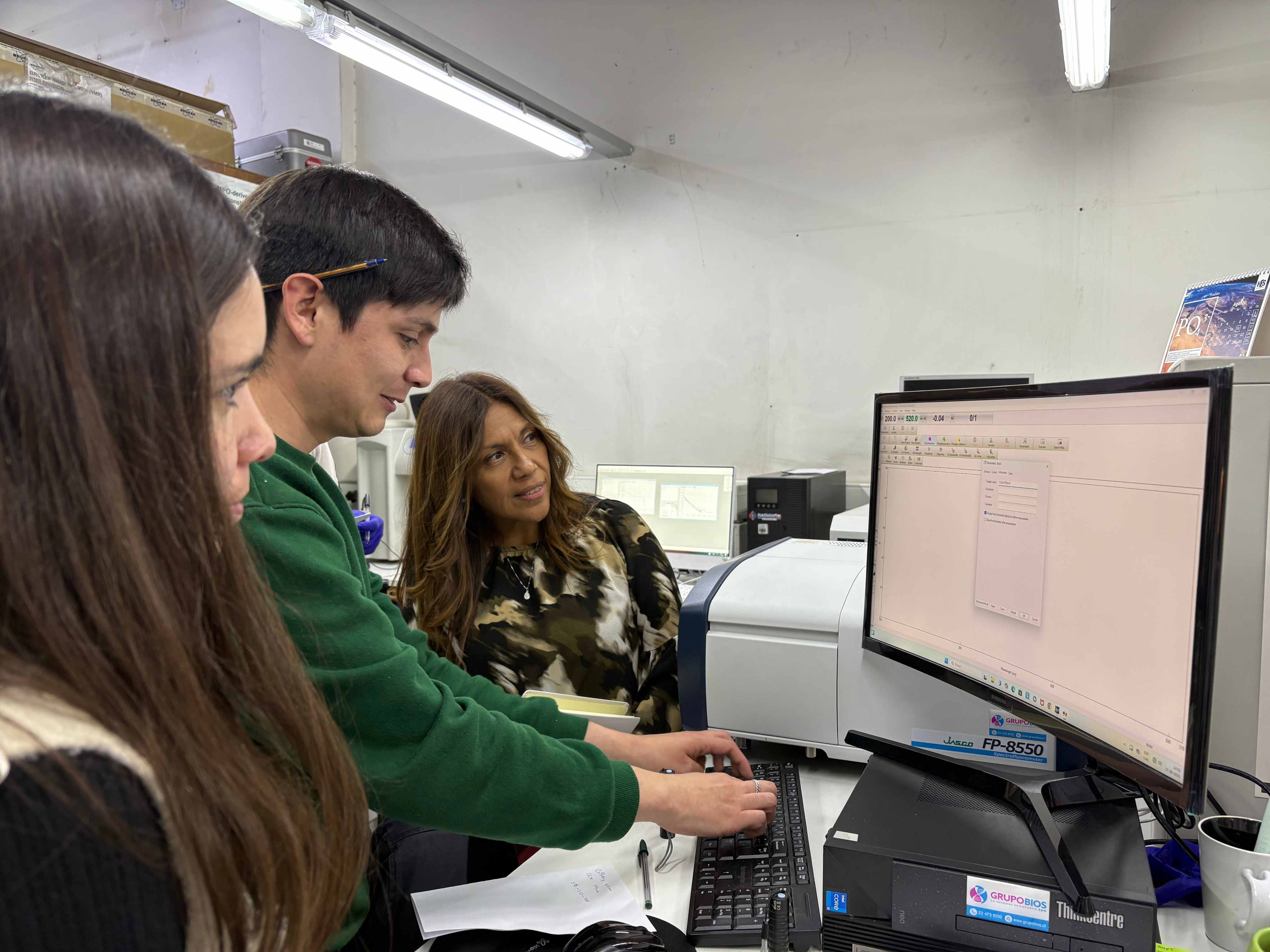 Curso internacional fortalece formación en nanotecnología y fotoquímica en la Facultad de Química y Biología