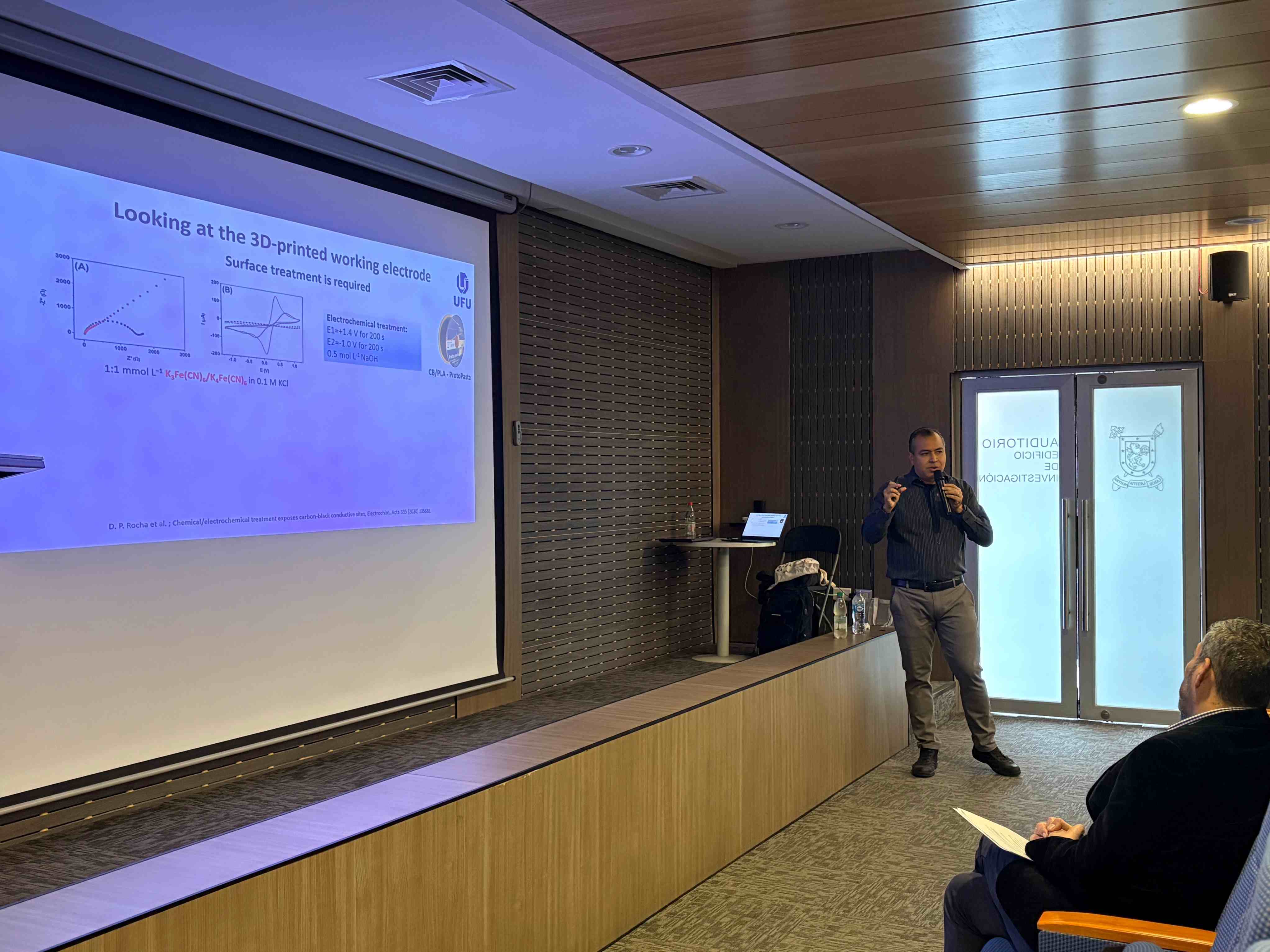 Seminario internacional abordó tecnologías emergentes aplicadas al electroanálisis 