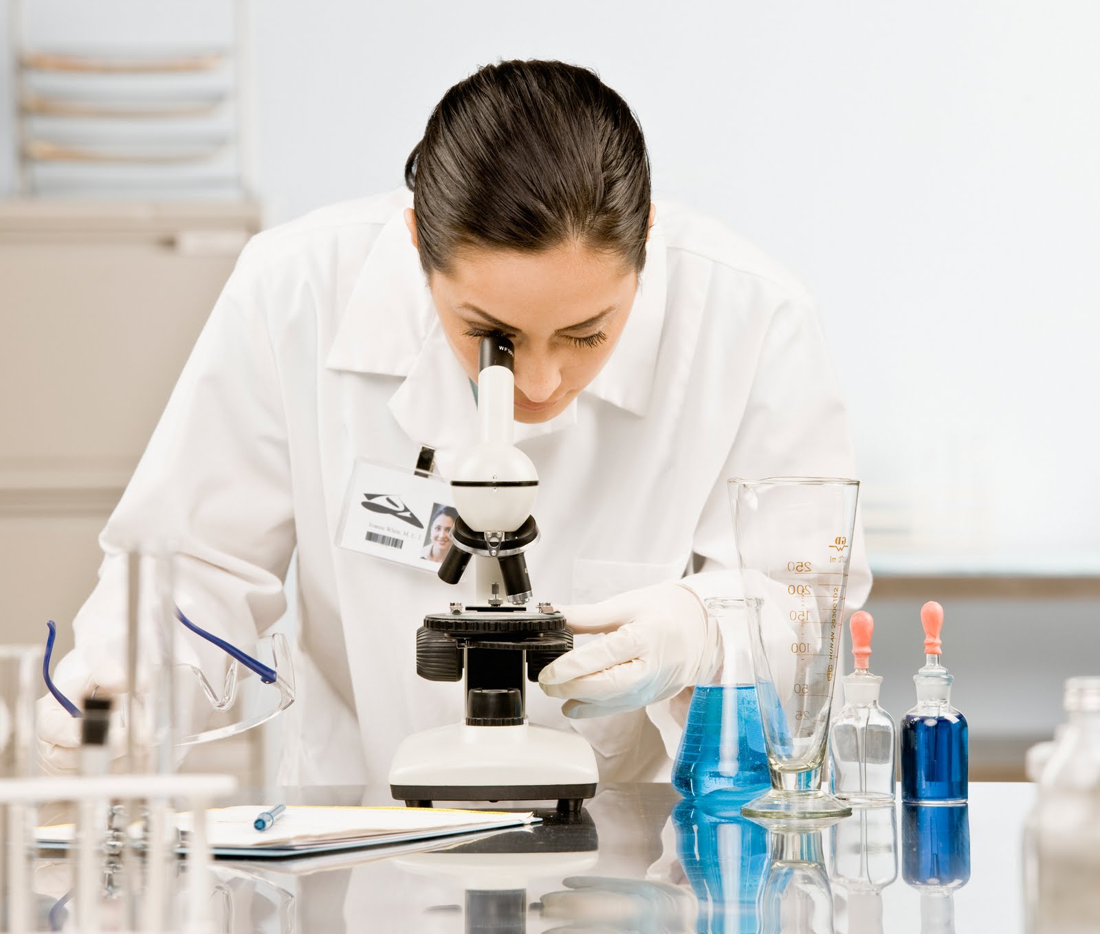  Primera Convocatoria a Becas de Apoyo a la Investigación 2014 