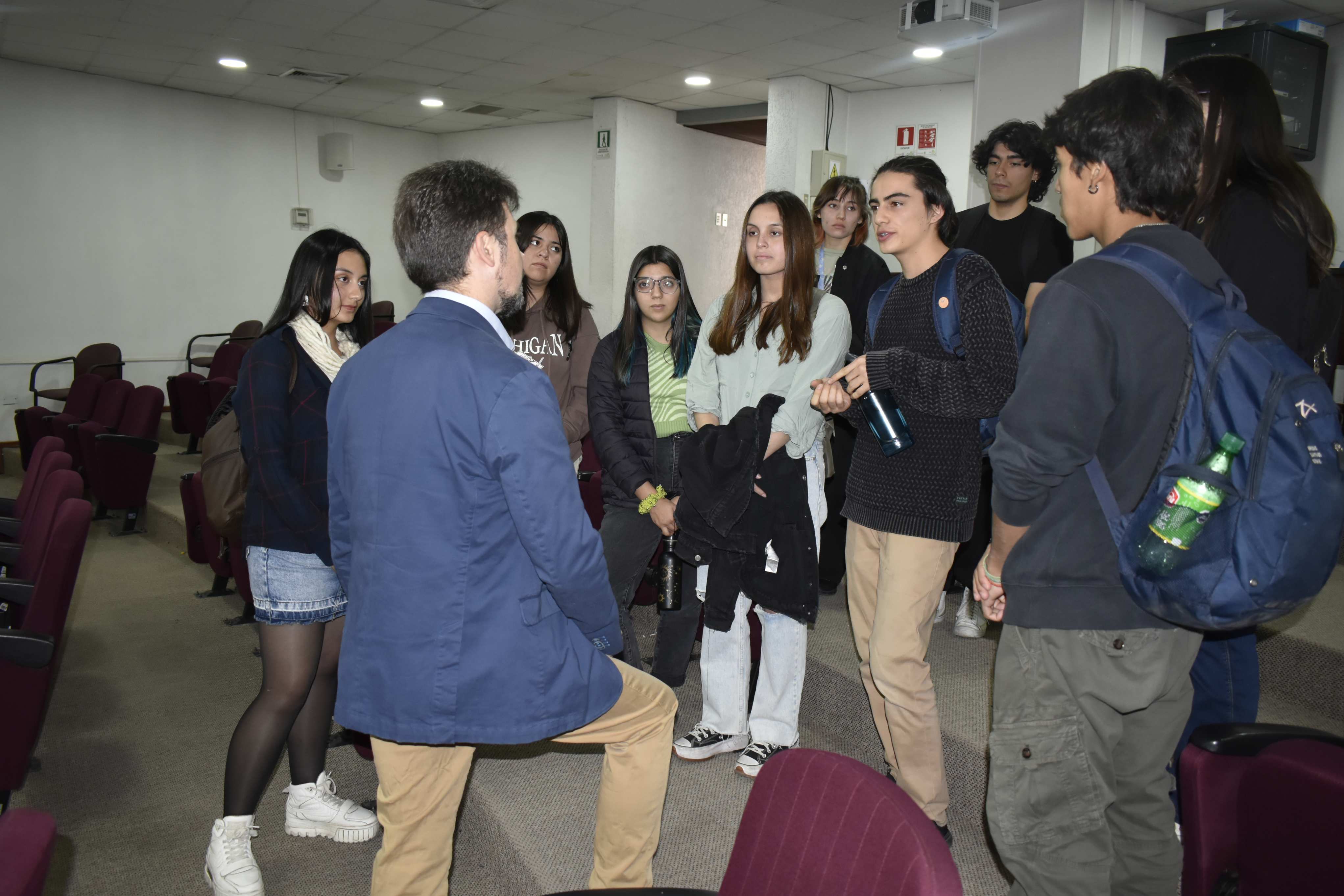 imagen Dr. Jesús Luis Pablos Lagartos visita Facultad de Química y Biología e imparte talleres sobre biomateriales con amplia convocatoria 
