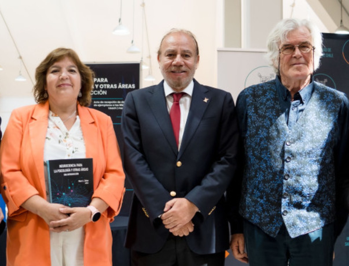 Dr. Bernardo Morales resalta colaboración en neurociencia y psicología tras donación de libro “Neurociencias para la psicología y otras áreas: una introducción”