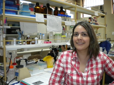 Egresada de Facultad de Química y Biología recibe premio internacional L´Oreal Unesco