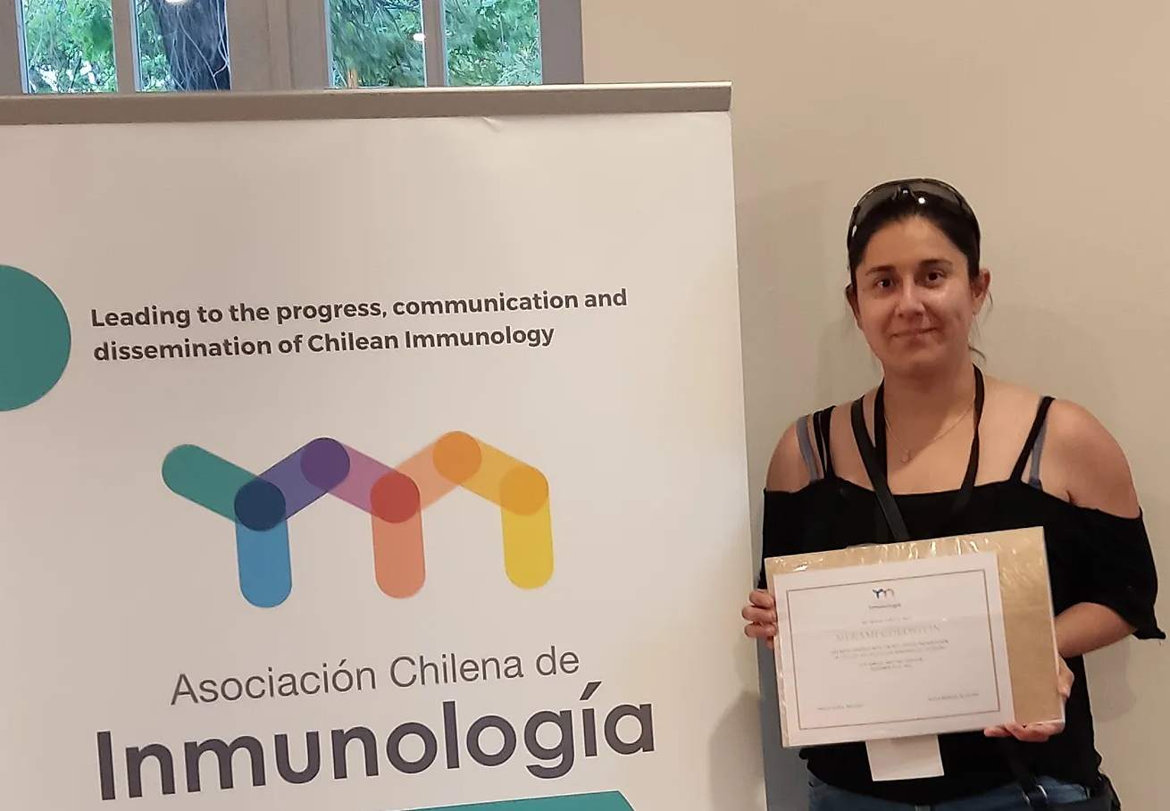 imagen Estudiante de Doctorado en Biotecnología es galardonada en V Reunión Anual de la Asociación Chilena de Inmunología