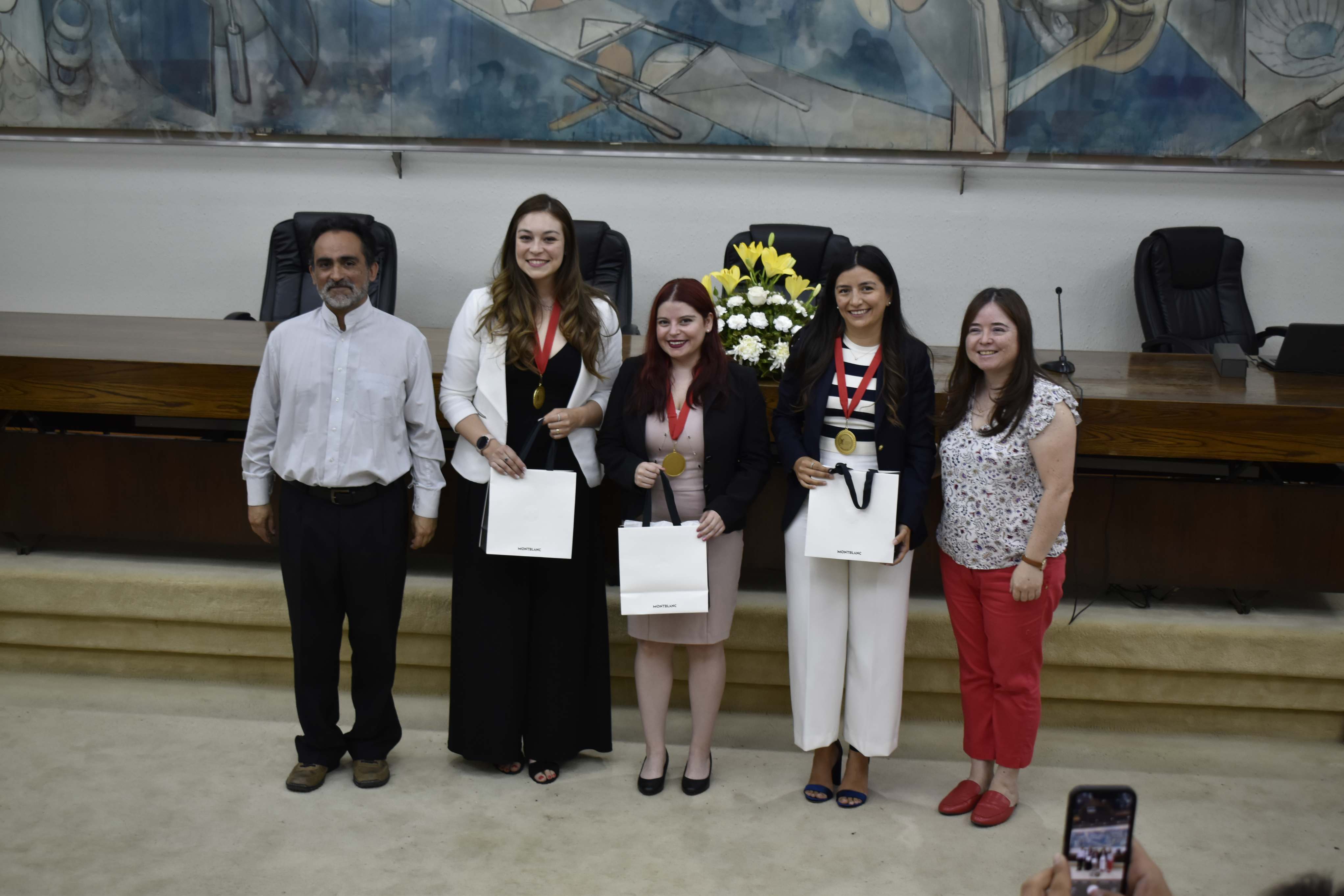 imagen 5° versión del Postítulo en Gestión de Calidad Orientada a Laboratorios Clínicos, Toxicológicos, Forenses y Servicios de Sangre concluye exitosamente con la graduación sus estudiantes