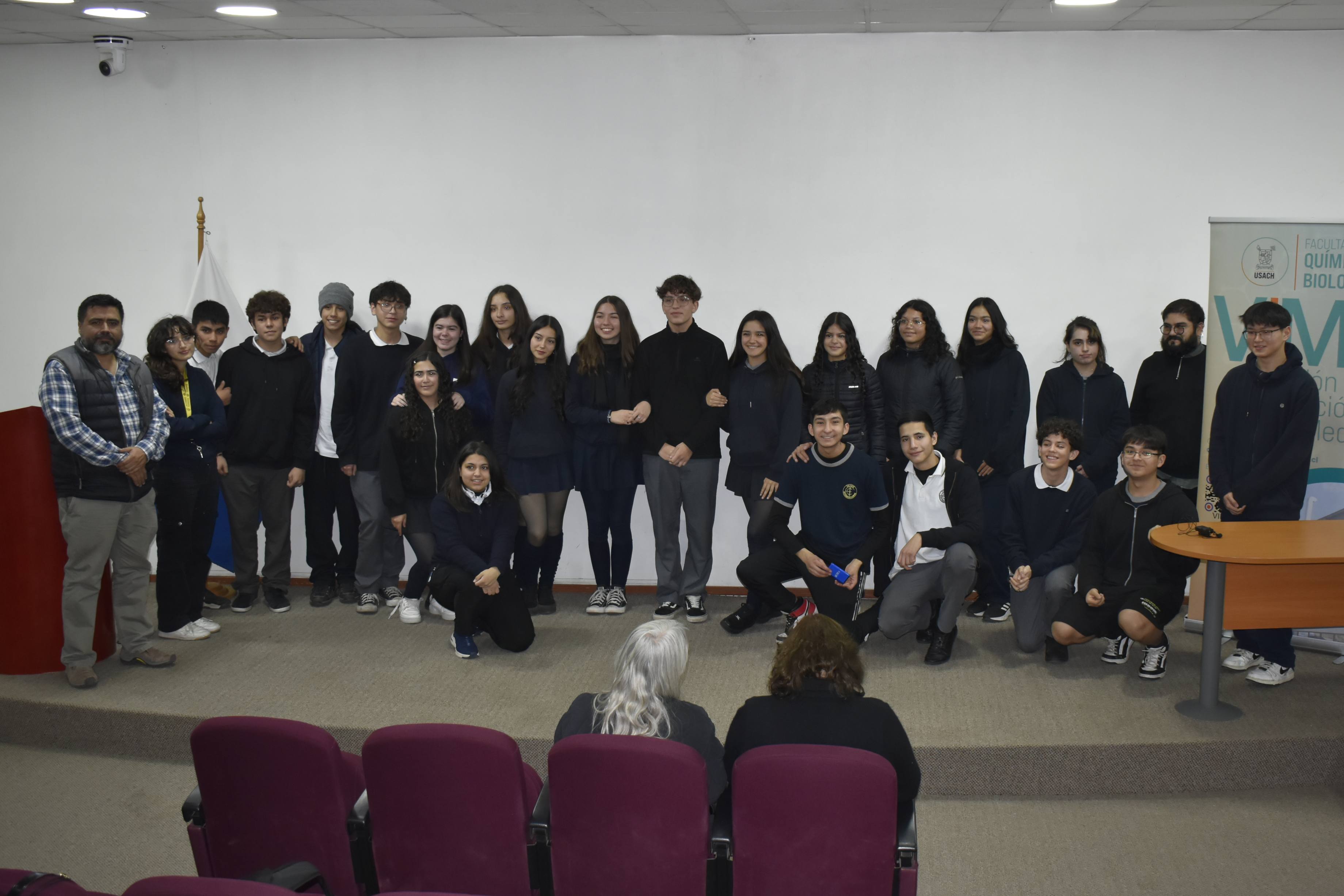 Facultad de Química y Biología inaugura programa de pasantías con estudiantes del Colegio Alexander Fleming
