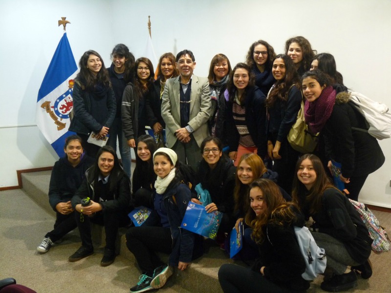  Facultad recibe a estudiantes de electivo de biología