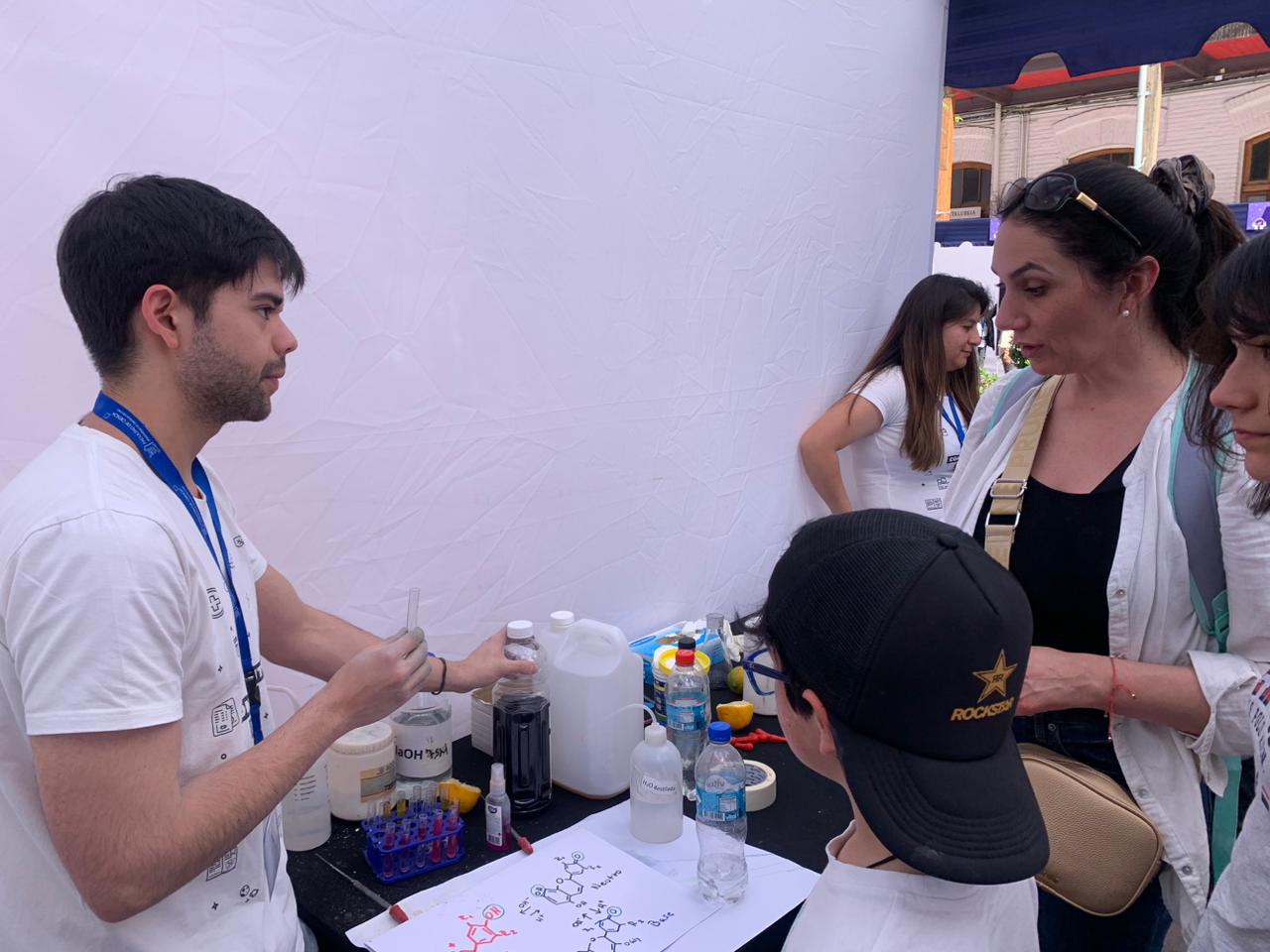 imagen Facultad de Química y Biología participa en el II Festival de las Ciencias y Concierto Cielos Usach