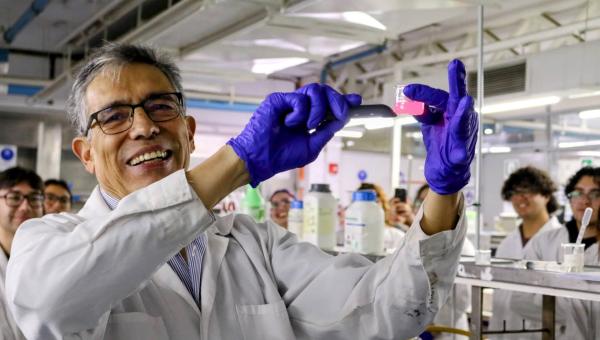 imagen Académico de la Universidad Iberoamericana de México promueve la enseñanza de la química a microescala durante visita a la Facultad de Química y Biología