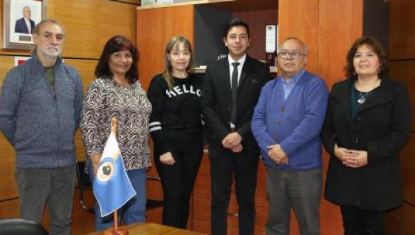 imagen Liceo de Administración delegada firma su primer convenio con la Facultad de Química y Biología