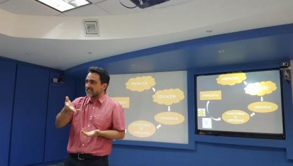 imagen Académico de la Facultad realiza charla de Neurociencia y Educación en México