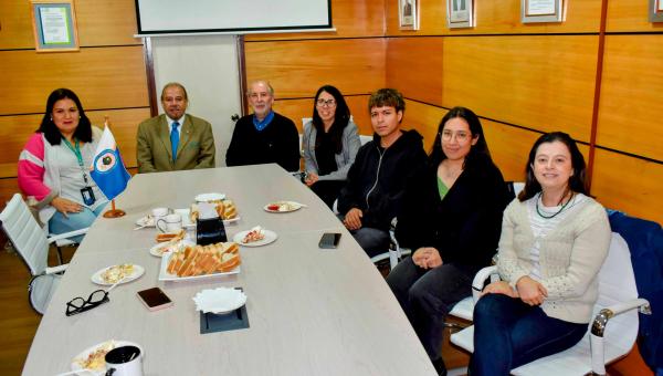 Este martes, antes de la realización del primer consejo con representatividad pluriestamental en la Universidad de Santiago, autoridades se reunieron con los miembros electos que representarán a sus estamentos y a la Facultad de Química y Biología en el C