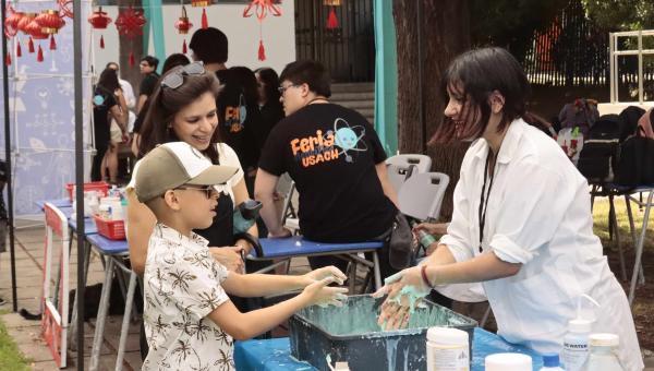 imagen noticia Feria Científica de la Facultad de Química y Biología