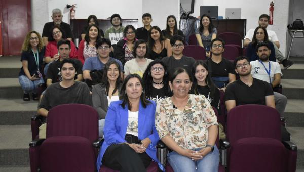 Charla Magistral: Dra. Karina Vázquez visita la Facultad de Química y Biología y expone sobre química medicinal en ciencias veterinarias