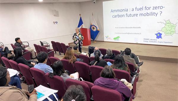 imagen El amoniaco verde como combustible limpio: charla de investigadora francesa en la Facultad de Química y Biología