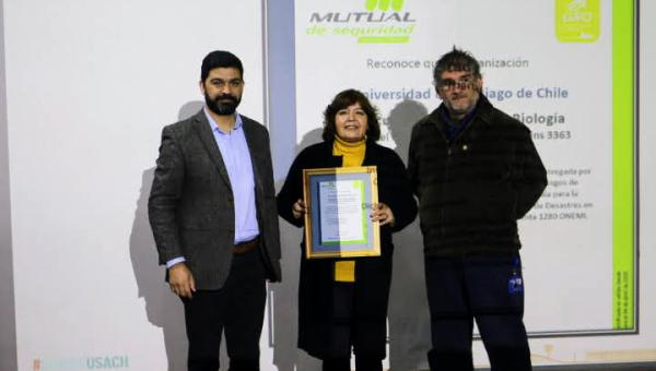 Facultad de Química y Biología se transforma en la primera unidad en la universidad en certificarse en la Gestión de Riesgos de Desastres	