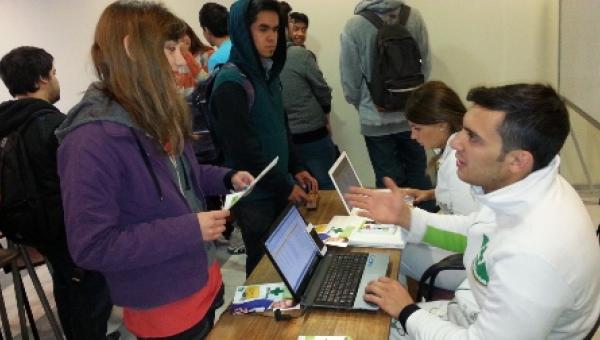 Alumnos de Química y Farmacia participan de actividad de conocimiento de una alternativa de práctica laboral con Farmacias Cruz Verde