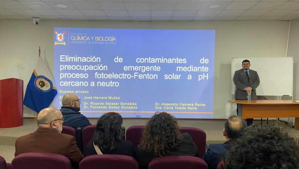 imagen José Herrera, graduado de Doctorado en Química, y su investigación: “Nos ha permitido analizar la calidad del agua que llega desde las PTAR hasta cauces naturales”