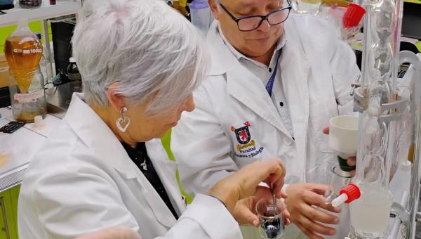 imagen Soluciones naturales para la agricultura: Destacada investigadora del CSIC visita la USACH