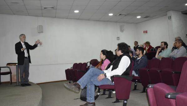 Colaboración Científica Internacional: Visita del Dr. Echegoyen fortalece lazos entre universidades