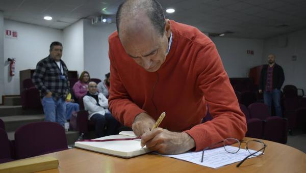 imagen Facultad de Química y Biología inaugura su Libro de Oro con destacado científico español