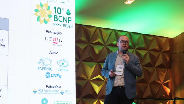 imagen Investigador de la USACH expone sobre uso sostenible de plantas medicinales en conferencia internacional en Brasil