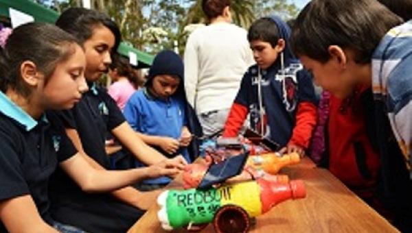 Escolares de Santiago mostrarán sus proyectos científicos en Primera Feria Comunal