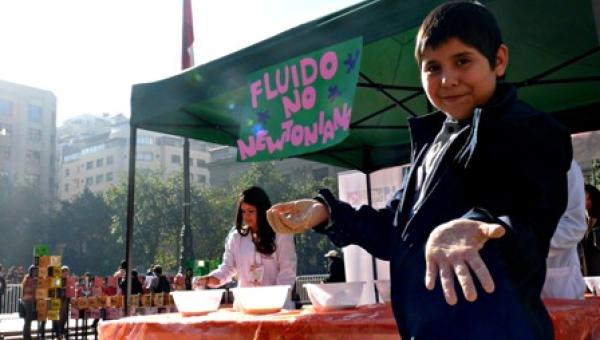 Estudiantes de la Facultad de Química y Biología participan de la 1º Feria Comunal Escolar de Ciencia y Tecnología