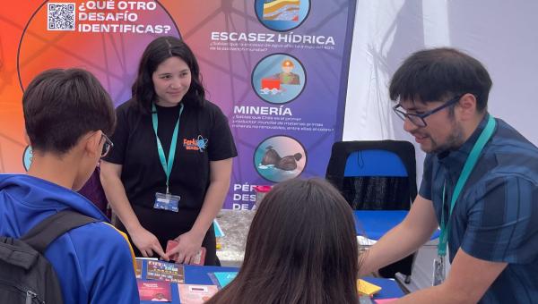 imagen Con juegos físicos y digitales, Science Up participa en la 14° Feria Científica de la Facultad de Química y Biología Usach