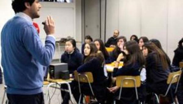 Estudiantes de colegios reciben orientación para participar en la Feria Antártica