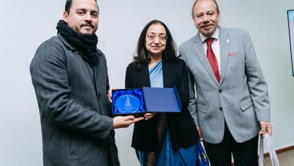 Plantel y Embajada de la India se unen para impulsar la medicina integrativa del Yoga y Ayurveda