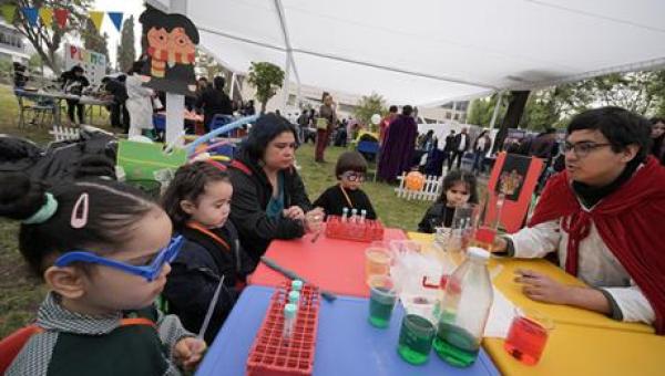 imagen Inspirada en Harry Potter se inauguró la décima cuarta versión de la Feria Científica de la Usach