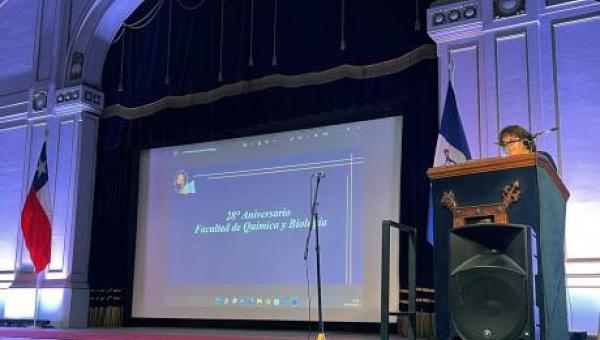 imagen Facultad de Química y Biología celebra sus 28 años de vida con conferencia del bioquímico Gabriel León
