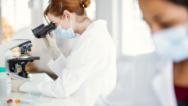 imagen Doctorado en Microbiología consolida su aporte a la investigación científica en medio de pandemia de COVID-19