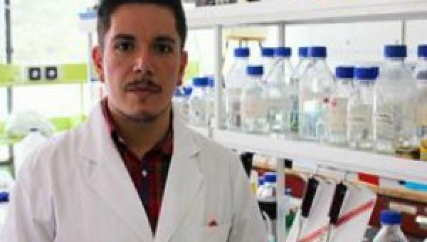 Estudian moléculas para controlar hongo que afecta producción de uva