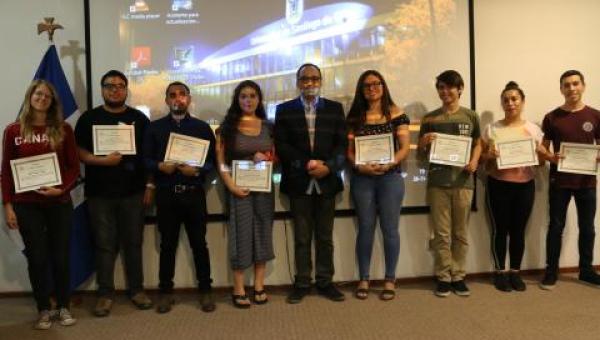imagen Fundación Dr. Alberto Zanlungo entrega becas de ayuda económica a 13 estudiantes